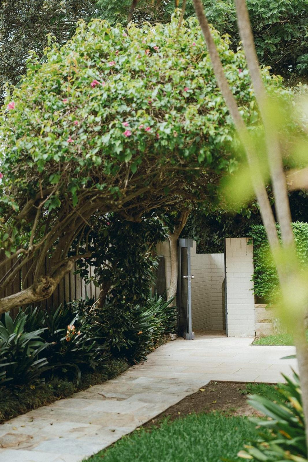 Apartment Leafy Oasis Steps To Ferry & Harbour